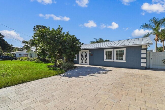 Building Photo - 8708 Thornwood Ln