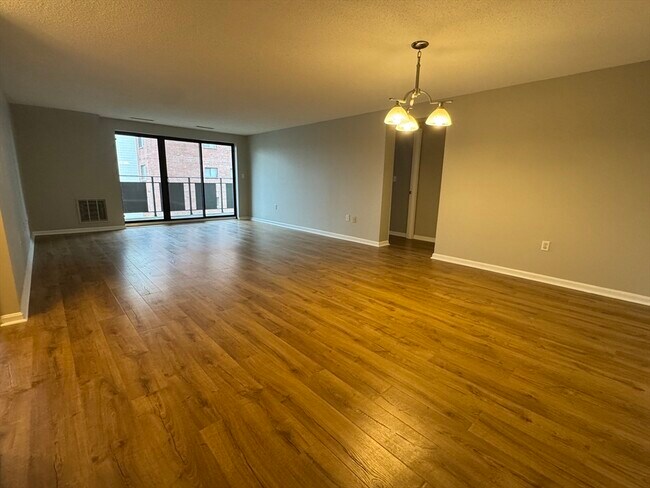 Building Photo - 22 9th St