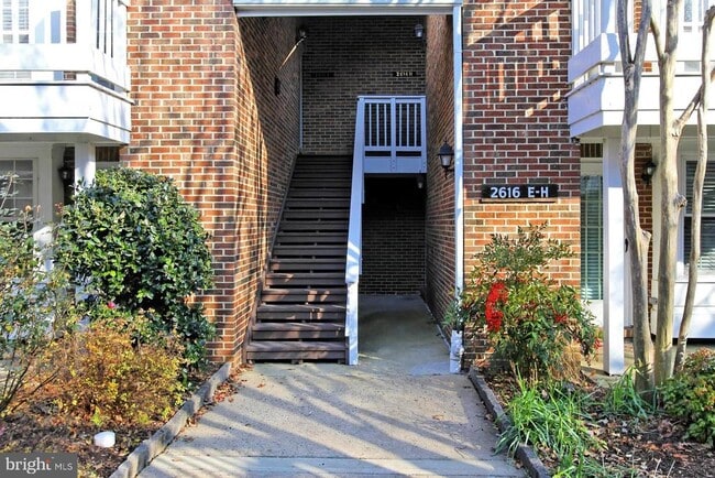 Building Photo - 2616-H S Arlington Mill Dr
