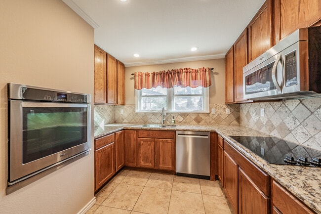 Building Photo - 6817 Fortune Rd