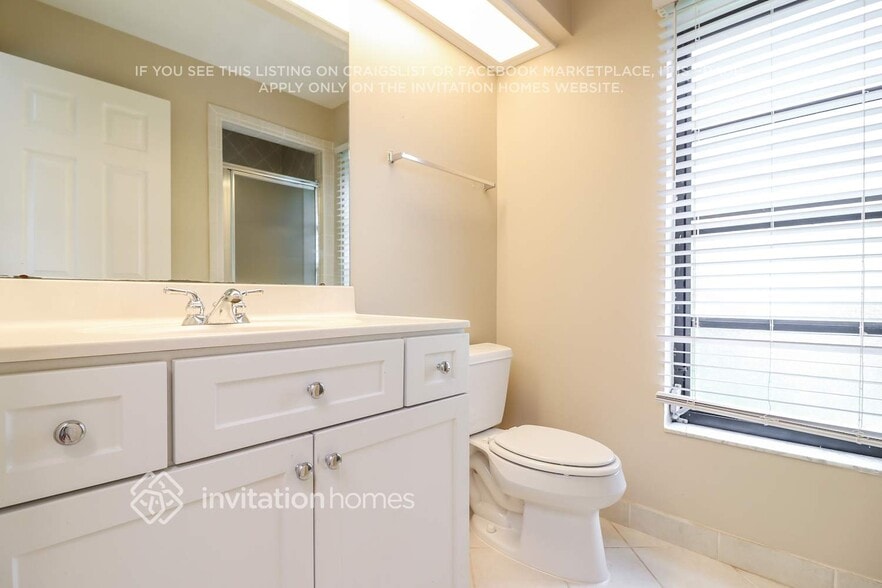 Building Photo - 5461 Oakridge Dr