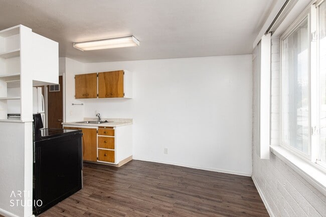 Building Photo - 2 Bedroom, 1 Bathroom South Jordan Duplex