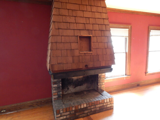 Fireplace - 208 S Bassett St