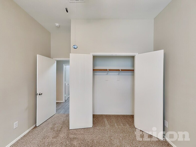 Building Photo - 304 Wooded Way