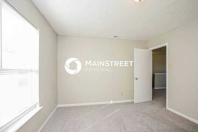 Building Photo - 4 Bedroom Pet-Friendly Home in Indianapolis, IN with Main Street Renewal