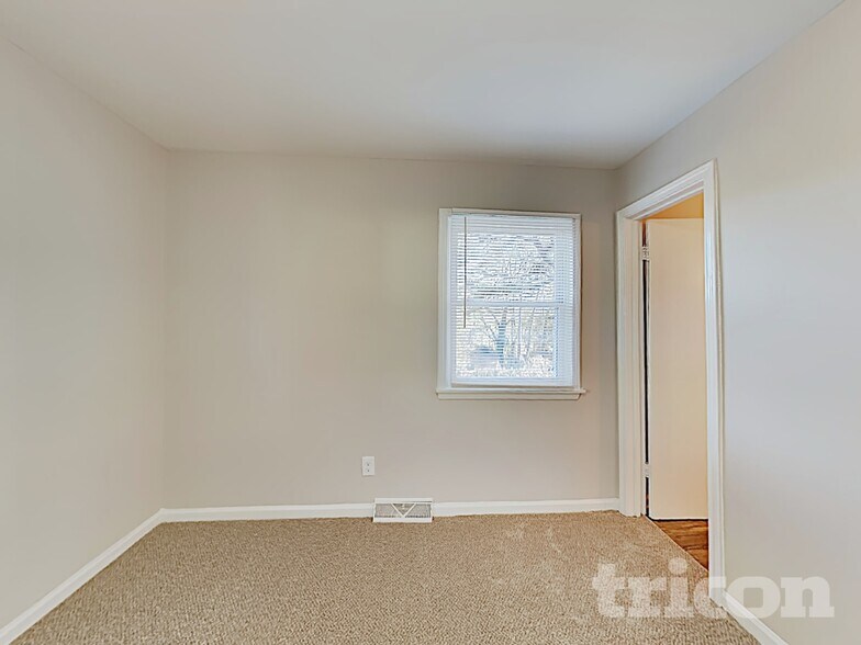 Building Photo - 9421 Spruce Pine Pl