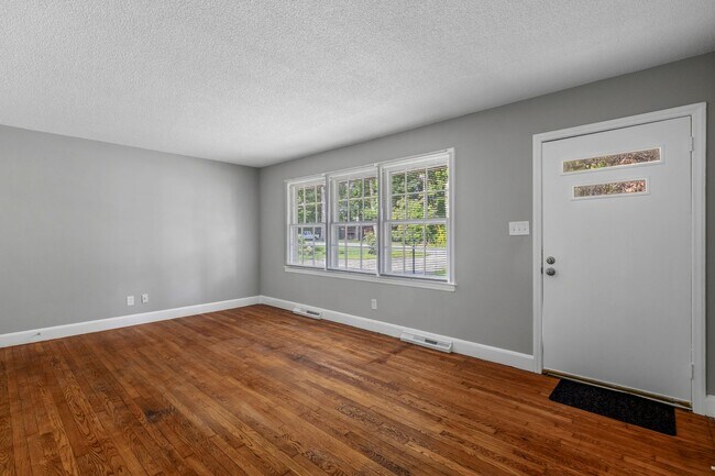Building Photo - 2701 Fairfax Rd