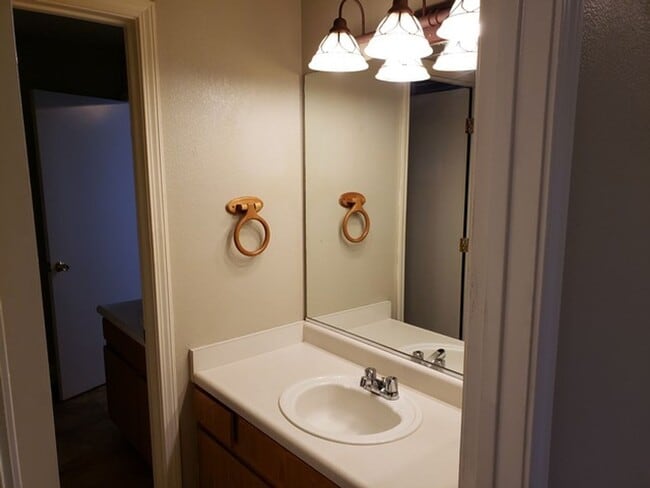 Building Photo - Three Bedroom Stead Home with Storage S...