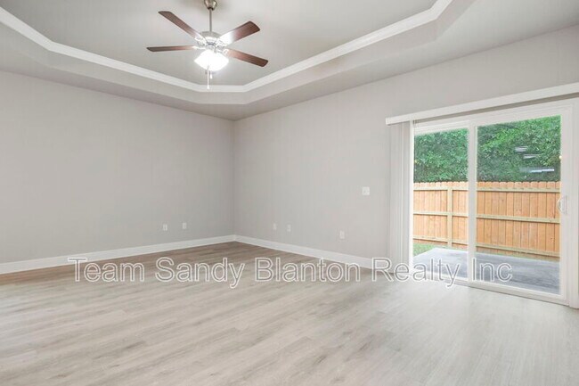 Building Photo - 5402 Parkside Dr