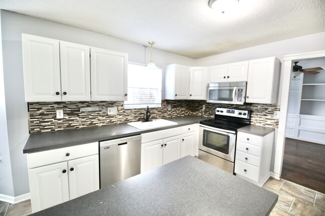 Building Photo - 4400 Greensbury Dr