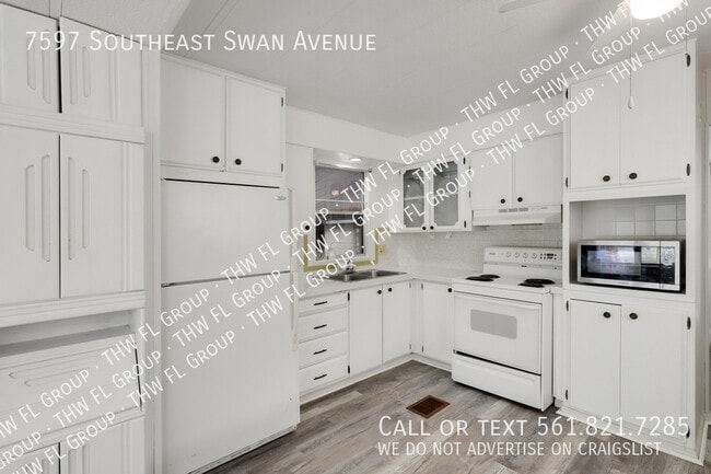 Building Photo - 7597 SE Swan Ave