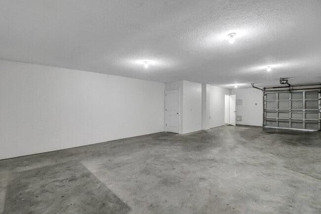 Building Photo - 324 Laurel Oak Ln