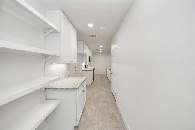 Building Photo - 8705 Dunlap St
