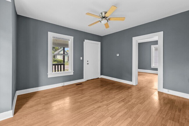 Building Photo - Newly Renovated 4 Bedroom 2 Bathroom Home