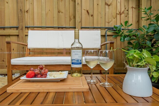 Building Photo - 312 SW 12th Ave