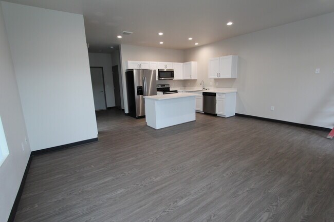 Building Photo - 1011 Greenfield Dr