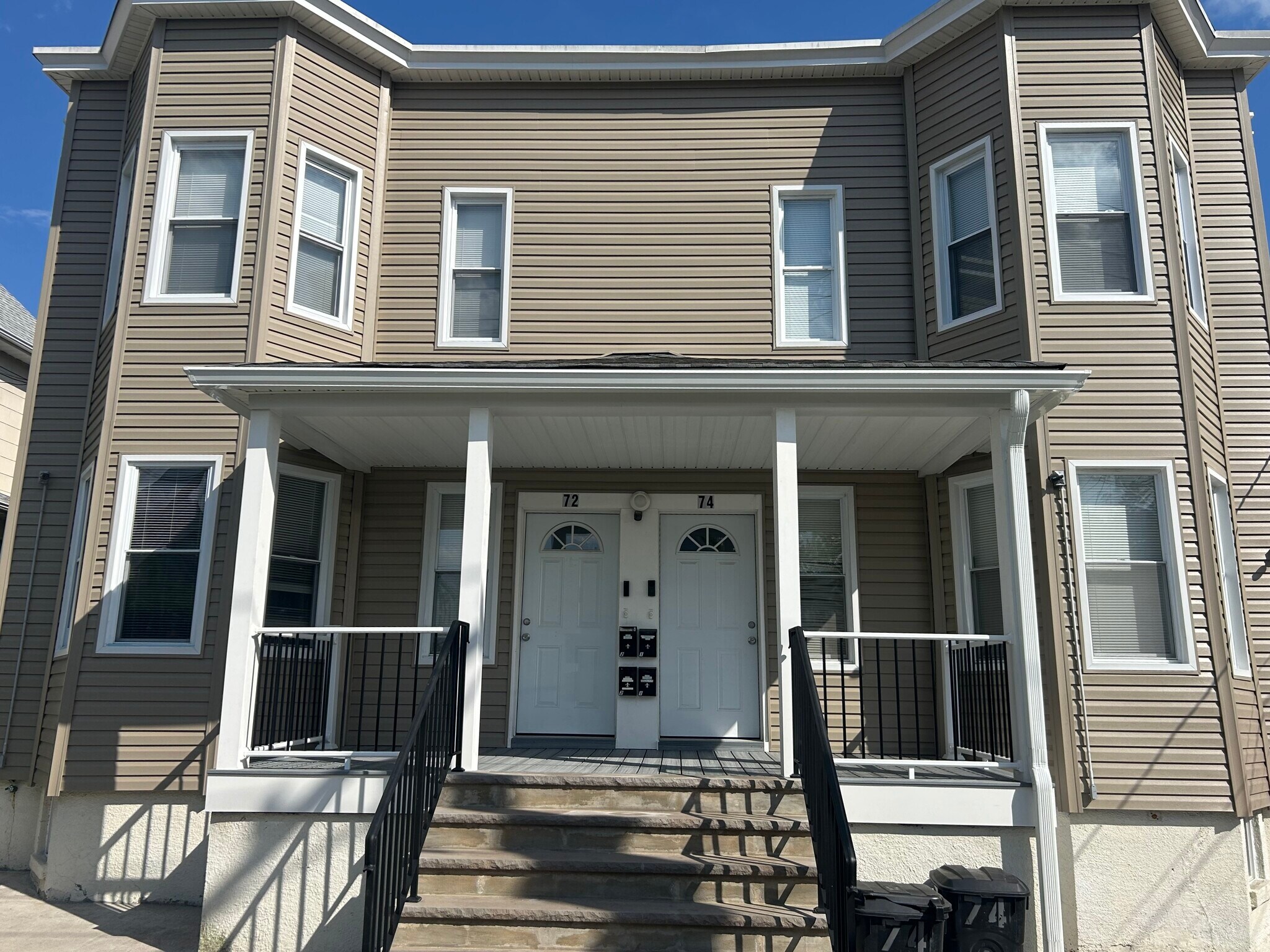 Building Photo - 72 Clinton Pl