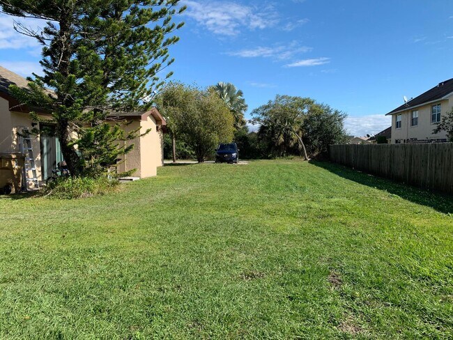 Building Photo - Beautiful and Updated 2/2 in Kissimmee