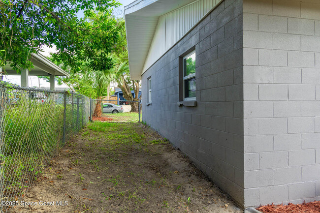 Building Photo - 950 Alford St