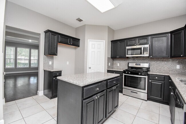 Building Photo - 6318 Faulkner Ridge Dr