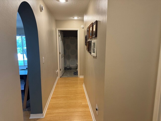 Building Photo - 4 bed 2bath with Pool