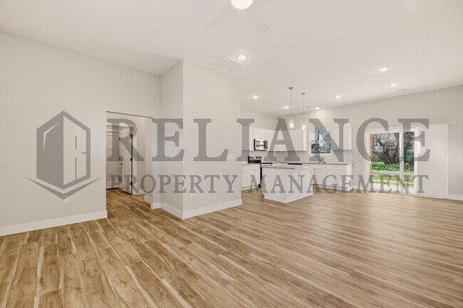 Building Photo - 619 Elmwood St