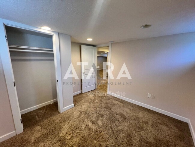 Building Photo - 2559 Wilmington Ave