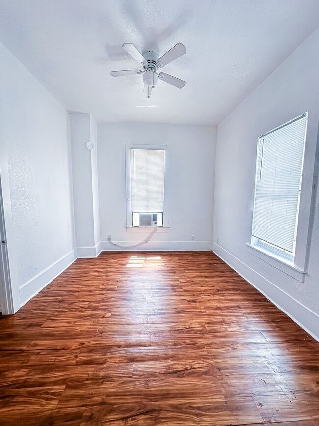 Building Photo - 3114 Avenue M 1/2