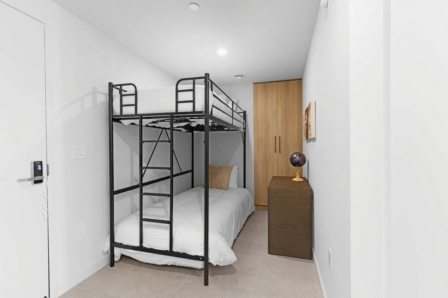 Building Photo - 501 NE 1st Ave