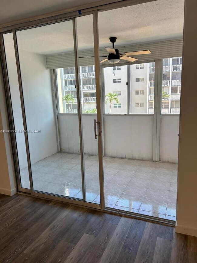 Building Photo - 500 NE 12th Ave