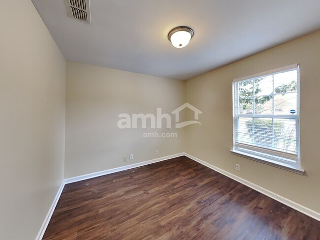 Building Photo - 2106 Bimelech Ln