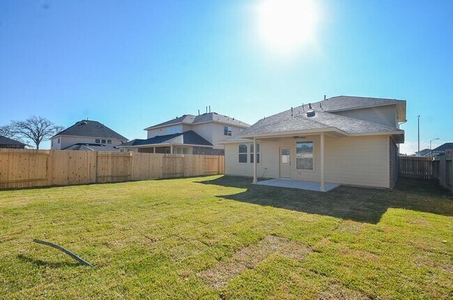 Building Photo - 16922 Sedum Grn