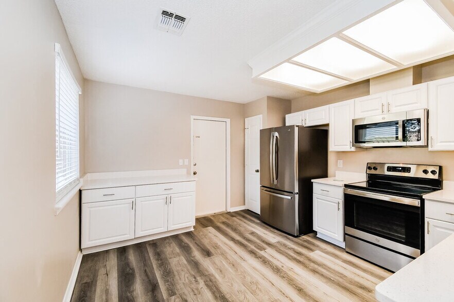 Building Photo - 4357 Lake Woodbourne Dr S