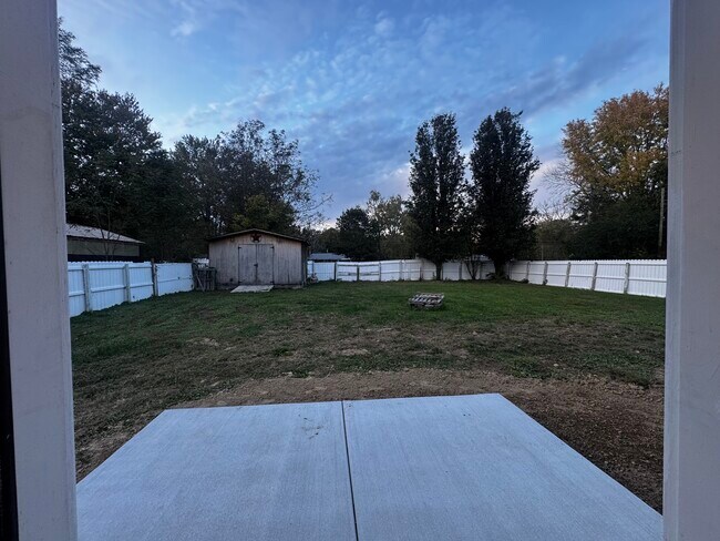 Building Photo - 509 E Hogan St