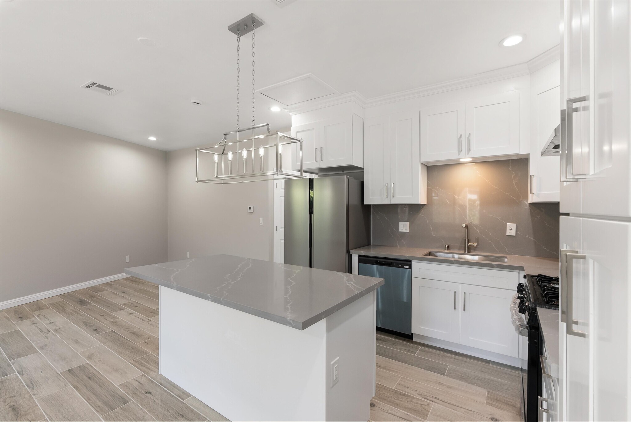 Building Photo - 10508 Mattock Ave