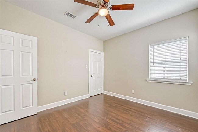 Building Photo - 503 E 40th 1/2 St