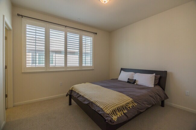 Guest Bedroom - 856 White Moonstone Loop