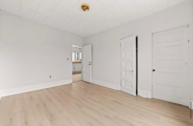 Building Photo - 154 Glen St