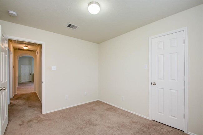 Building Photo - 1434 Daffodil Rd