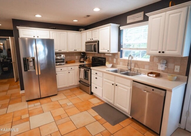 Building Photo - Beautiful 4-Bedroom Home in Desirable Wrens Creek Subdivision