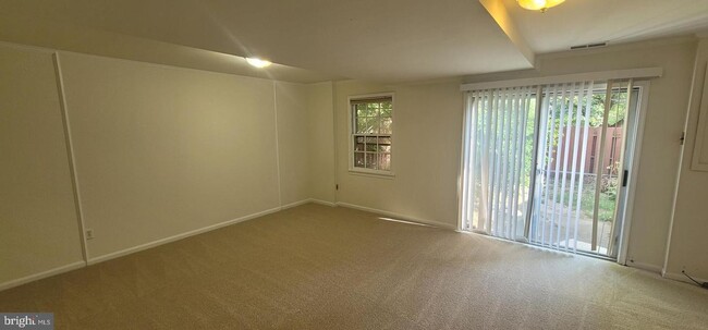 Building Photo - Love to relax? Love to entertain? You can ...