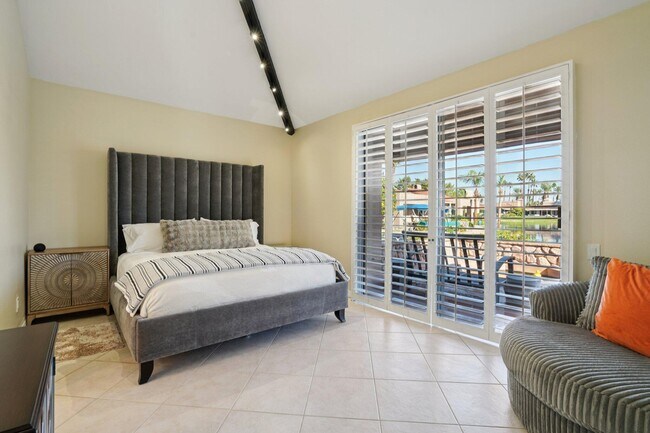 Building Photo - 29 Lakeshore Dr