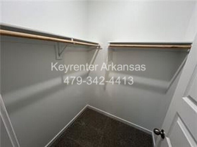 Building Photo - Amazing 3 Bedroom - 3.5 Bathroom in Fayetteville!