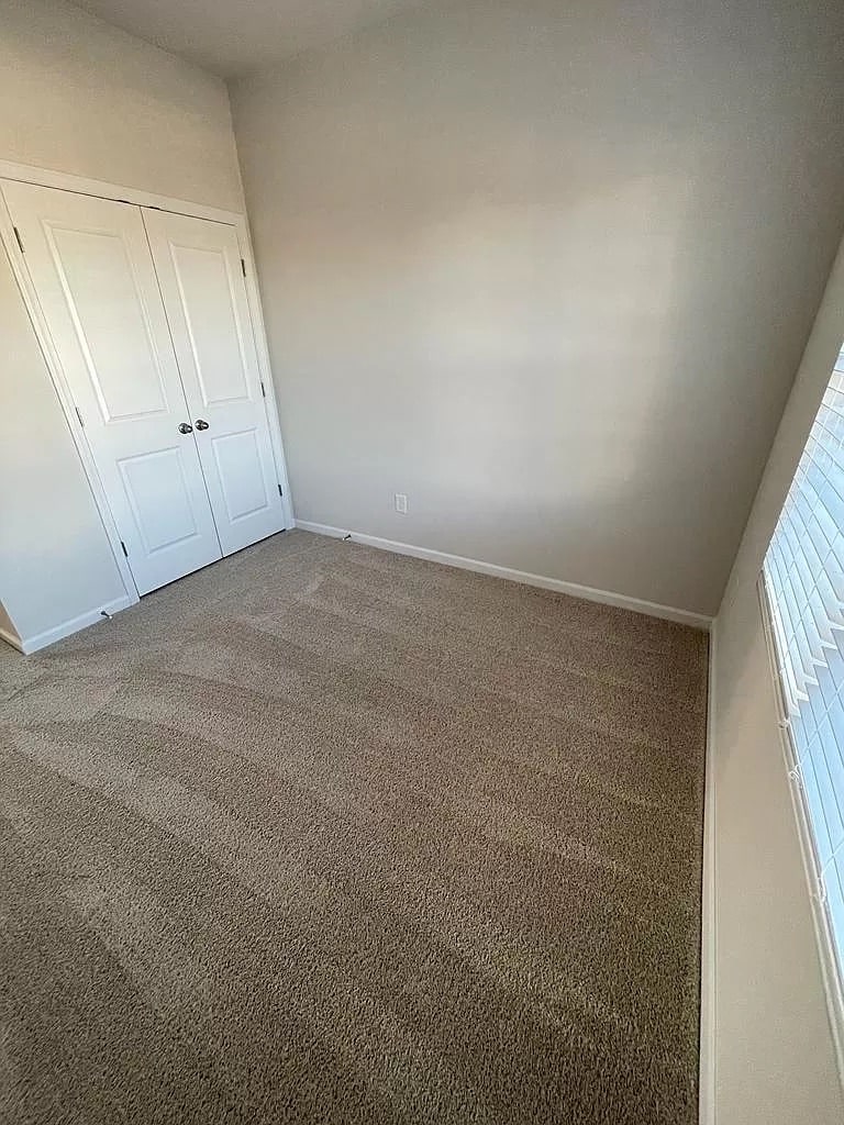 Building Photo - Room in Townhome on Johns Walk Way