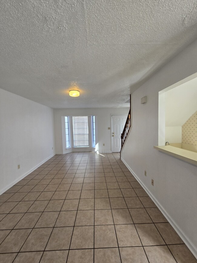 Building Photo - 120 Oak Ridge Ave