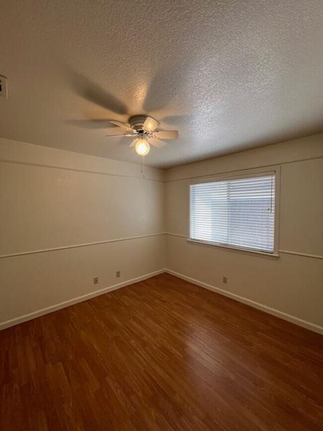 Building Photo - BEAUTIFUL HOME WITH POOL IN ROSEVILLE!