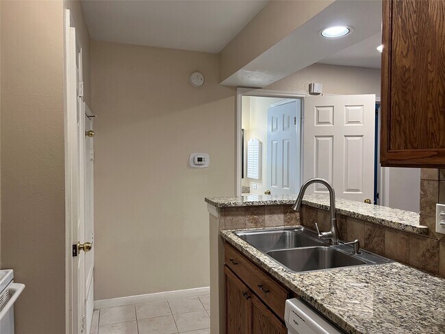 Building Photo - 837 Wax Myrtle Ln