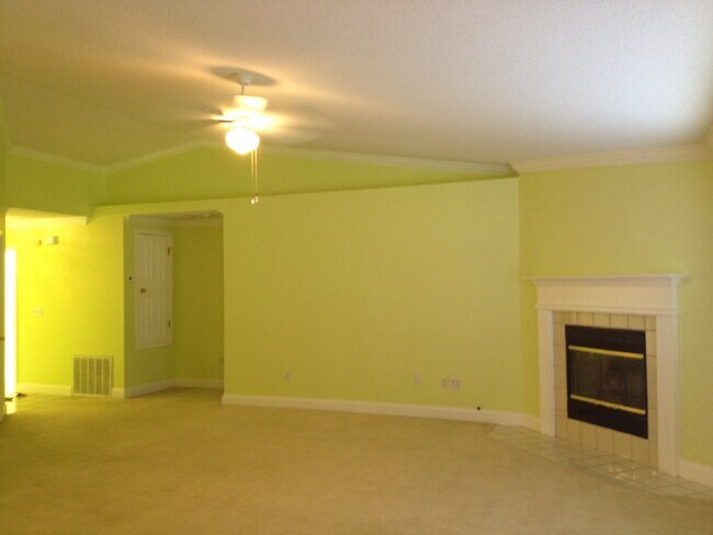 Building Photo - 2012 Bahama Dr