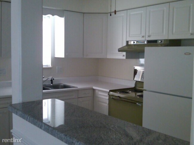 Building Photo - 100 W Hickory Grove Rd