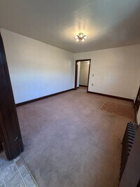 Building Photo - Newly Painted Studio Apartment - Located near Sky Lakes and Oregon Tech!